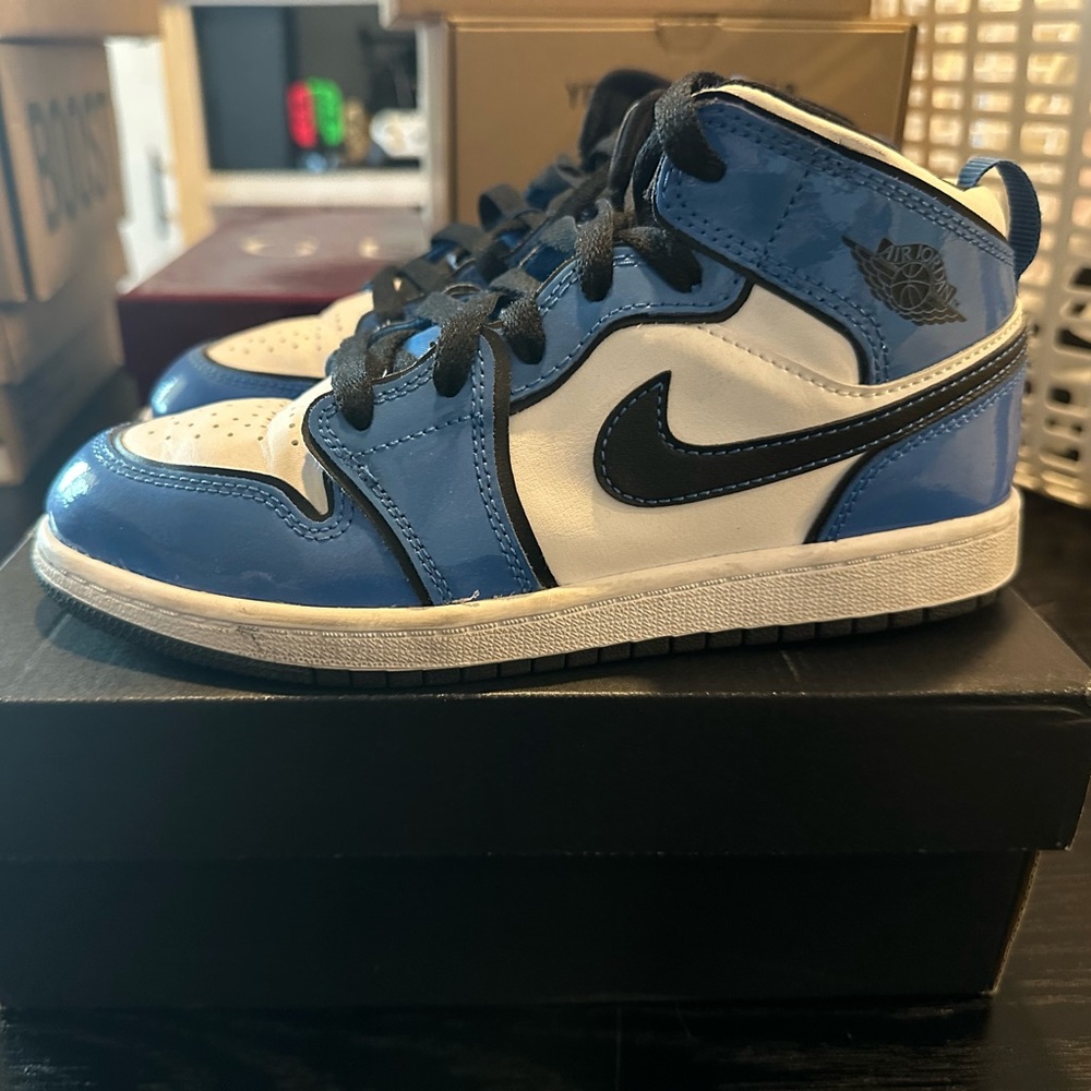 (YOUTH) Air Jordan 1 Mid SE PS 'Signal Blue'